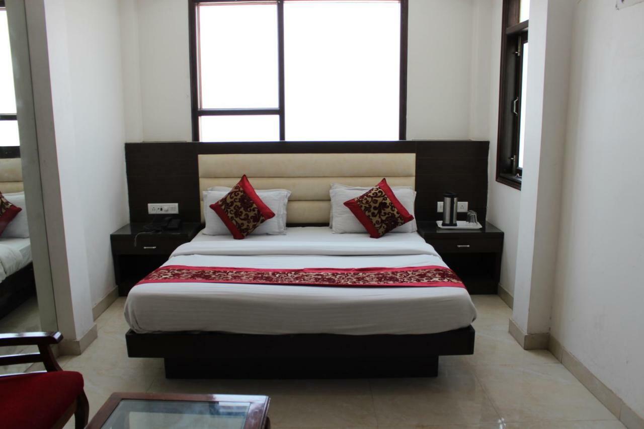 Hotel Lav Kush Deluxe " 3 Min Walking From New Delhi Railway Station " ภายนอก รูปภาพ