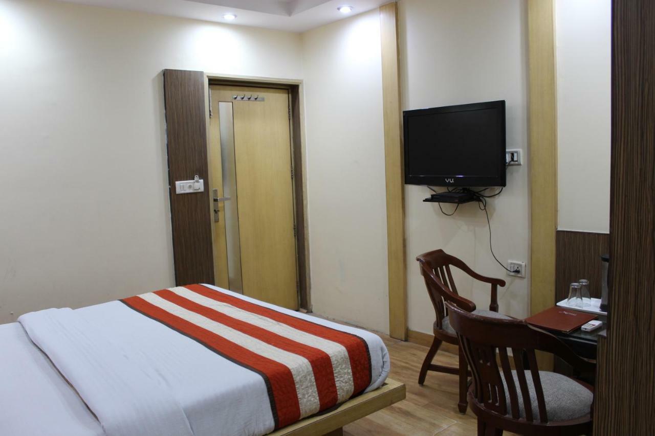 Hotel Lav Kush Deluxe " 3 Min Walking From New Delhi Railway Station " ภายนอก รูปภาพ