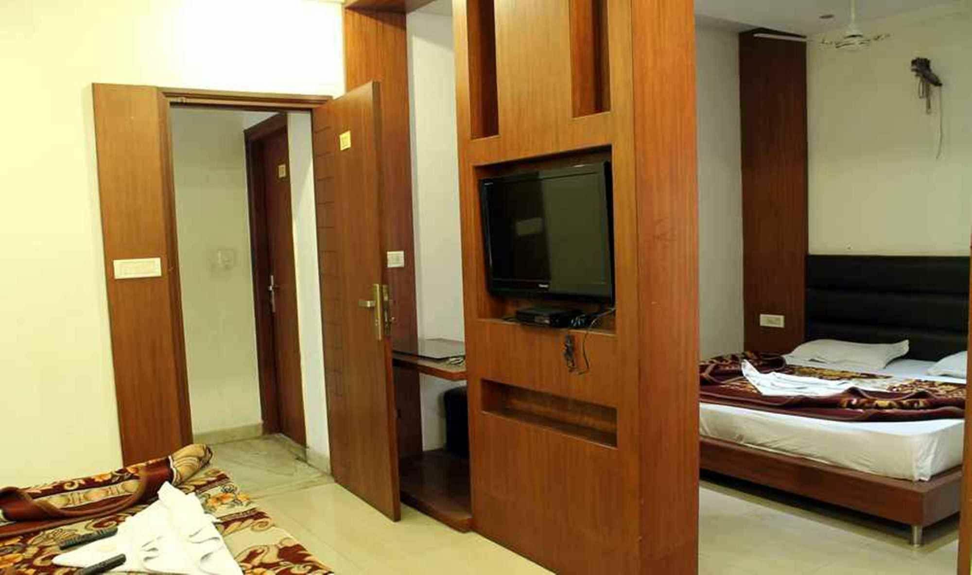 Hotel Lav Kush Deluxe " 3 Min Walking From New Delhi Railway Station " ภายนอก รูปภาพ